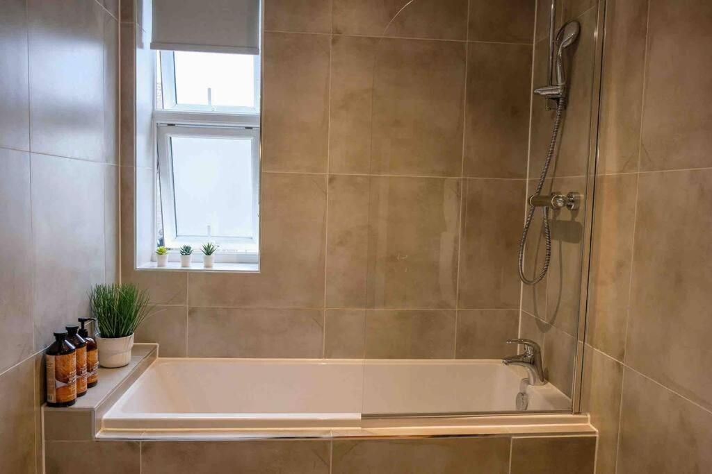 Garden Of Eden 1 Bedroom Flat In Fishponds Bristol Bagian luar foto