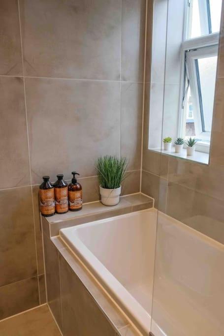 Garden Of Eden 1 Bedroom Flat In Fishponds Bristol Bagian luar foto