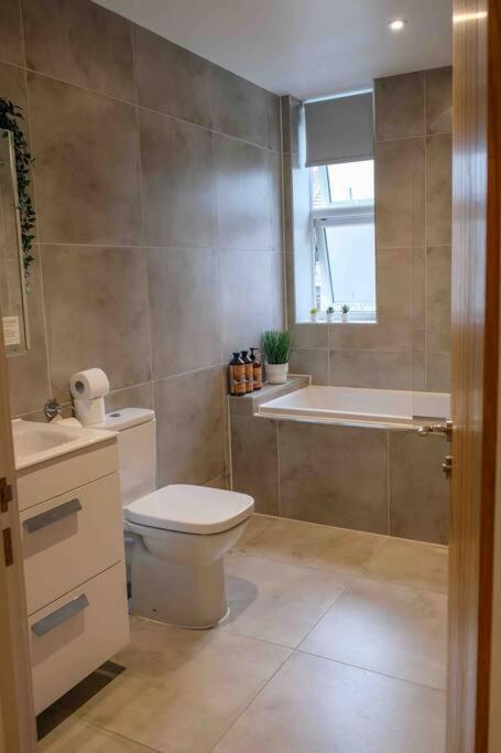 Garden Of Eden 1 Bedroom Flat In Fishponds Bristol Bagian luar foto