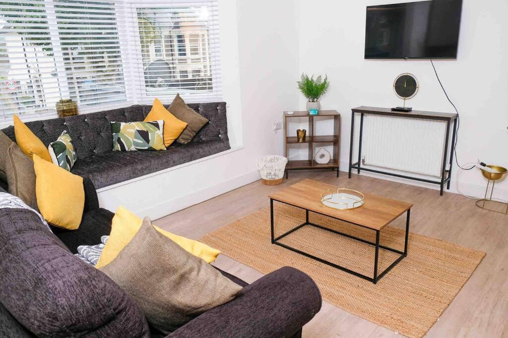 Garden Of Eden 1 Bedroom Flat In Fishponds Bristol Bagian luar foto
